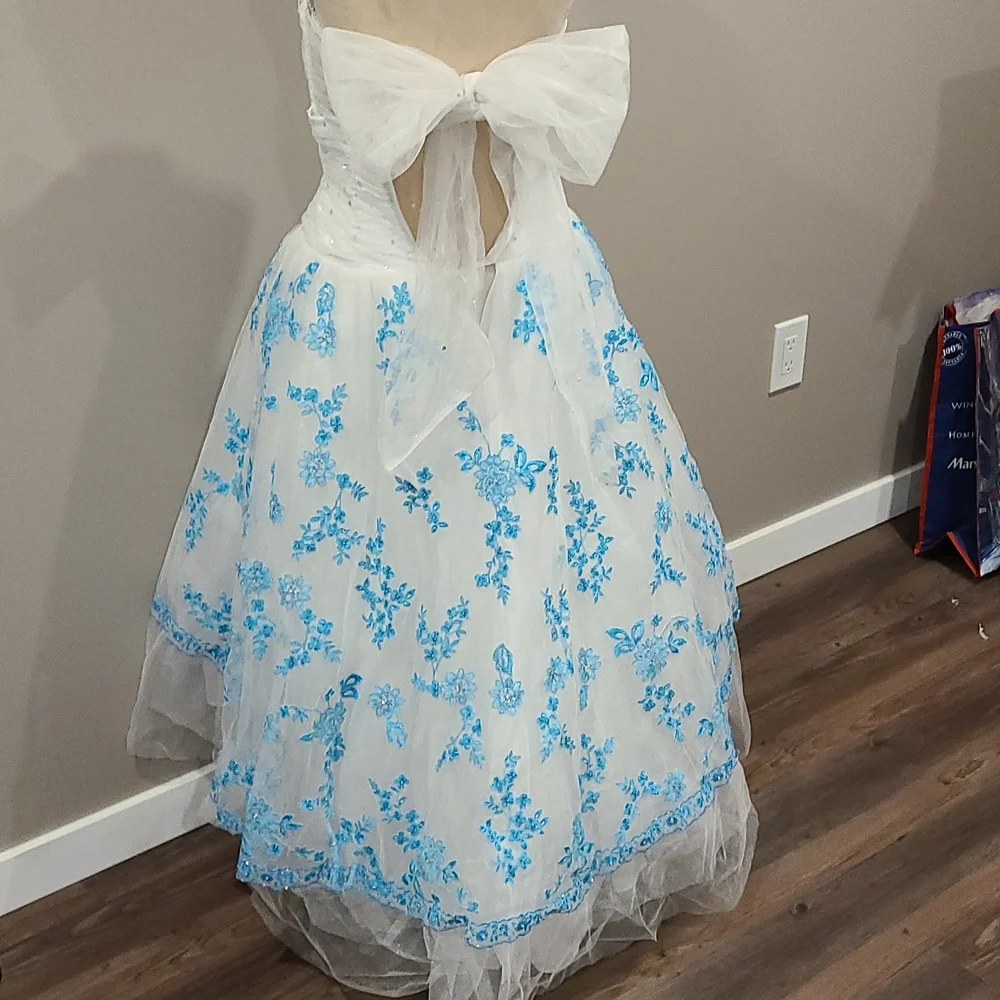 Alyce prom dress - Picture 5 of 10